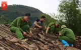 Hành động đẹp sau trận giông lốc làm người dân xúc động